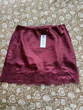 Lace-Hem Satin Mini Skirt - Burgundy